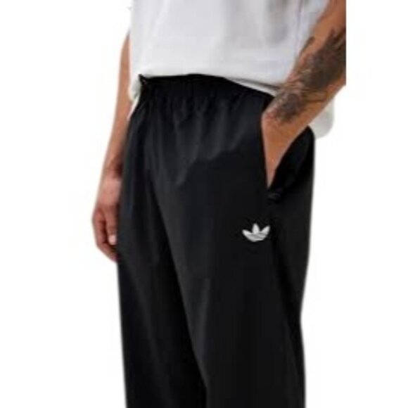 Adidas Men's Woven Basketball Pants Black Size L NEW WITH TAGS! - Picture 2 of 4